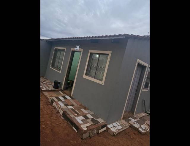 2 BEDROOM HOUSE FOR SALE IN LEHAE